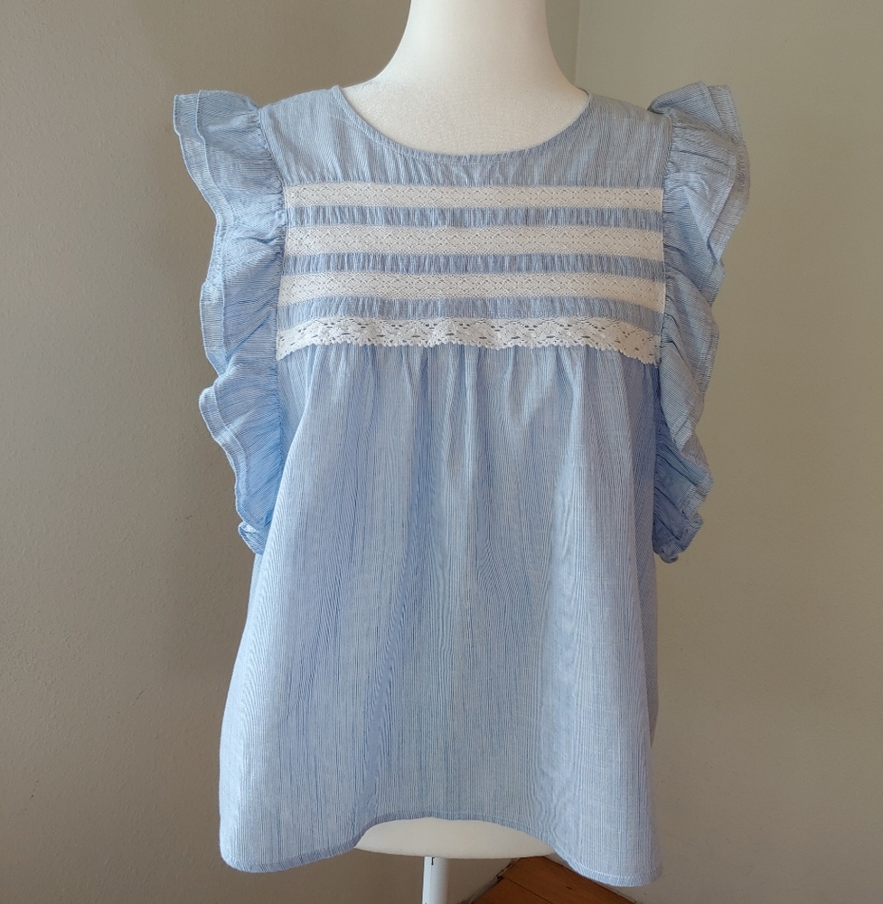 Saks Fifth Avenue Blue Ruffle Sleeveless Top with White Lace Detail size Large